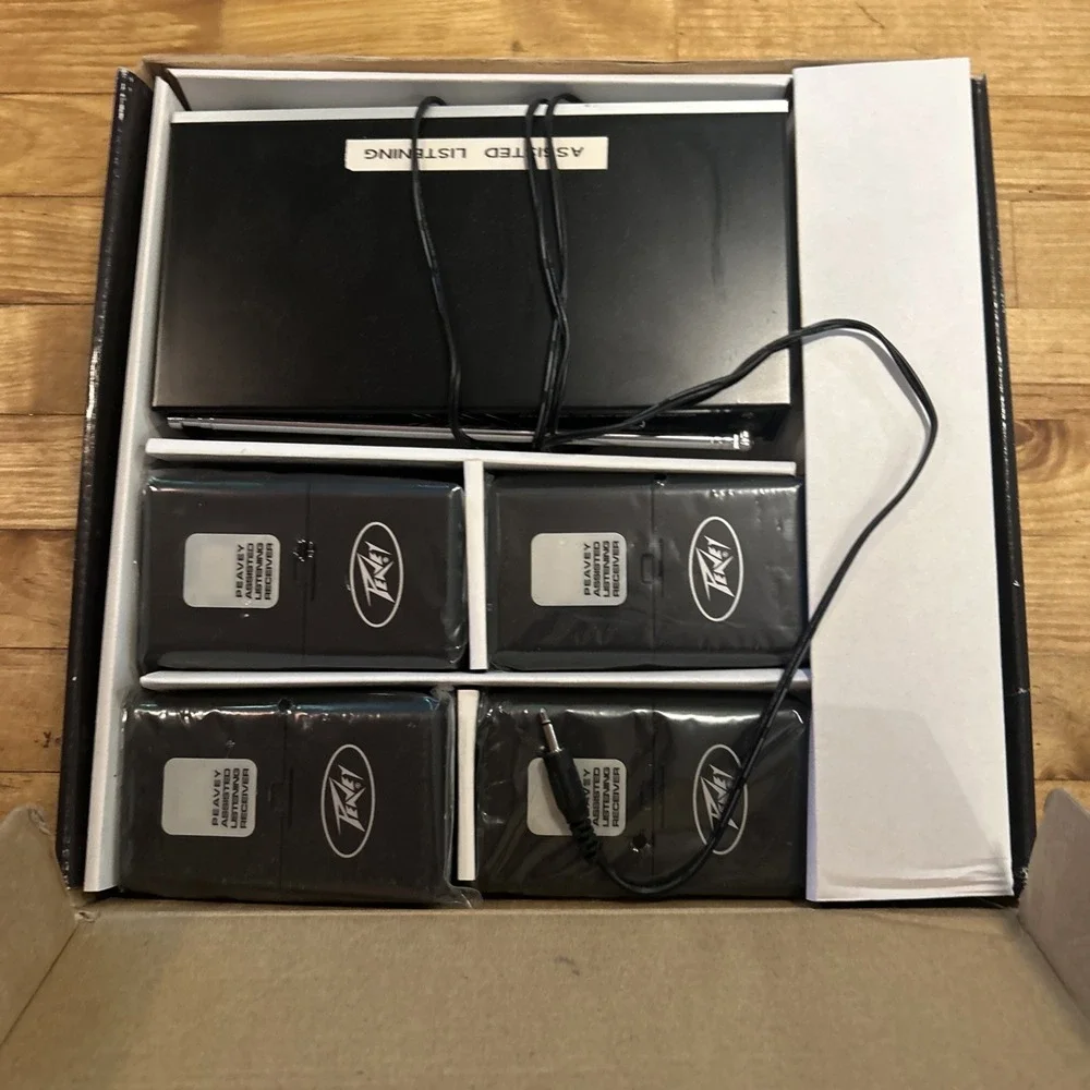 Peavey Assisted Listening System 72.1 MHz - Transmitter + 8 Receivers